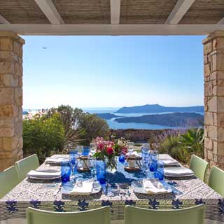 ALFRESCO DINING -WITH VOLCANO VIEW