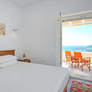 MAIN BEDROOM WITH DIRECT ACCESS TO CALDERA TERRACE